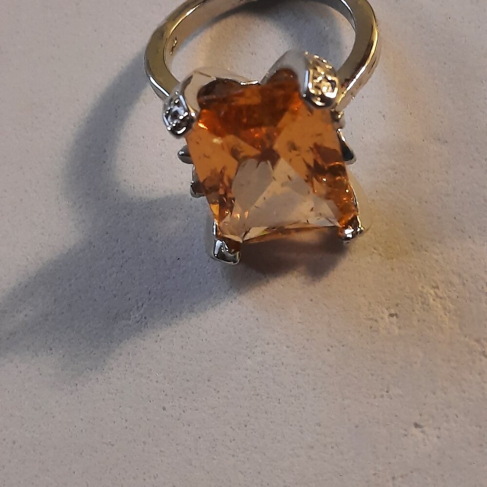 Brand New Dazzling Fashion-forward Ring For women